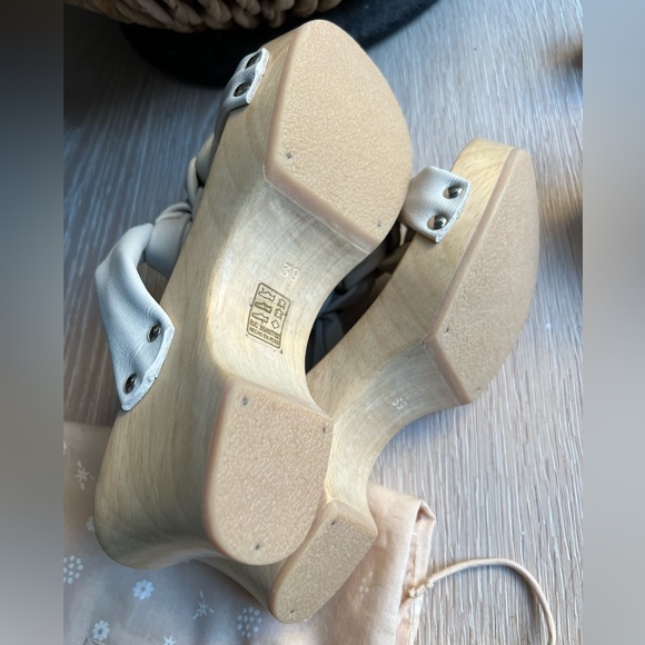 NWOB Misha & Puff Adult Trellis Clog in putty 39 - Picture 4 of 4